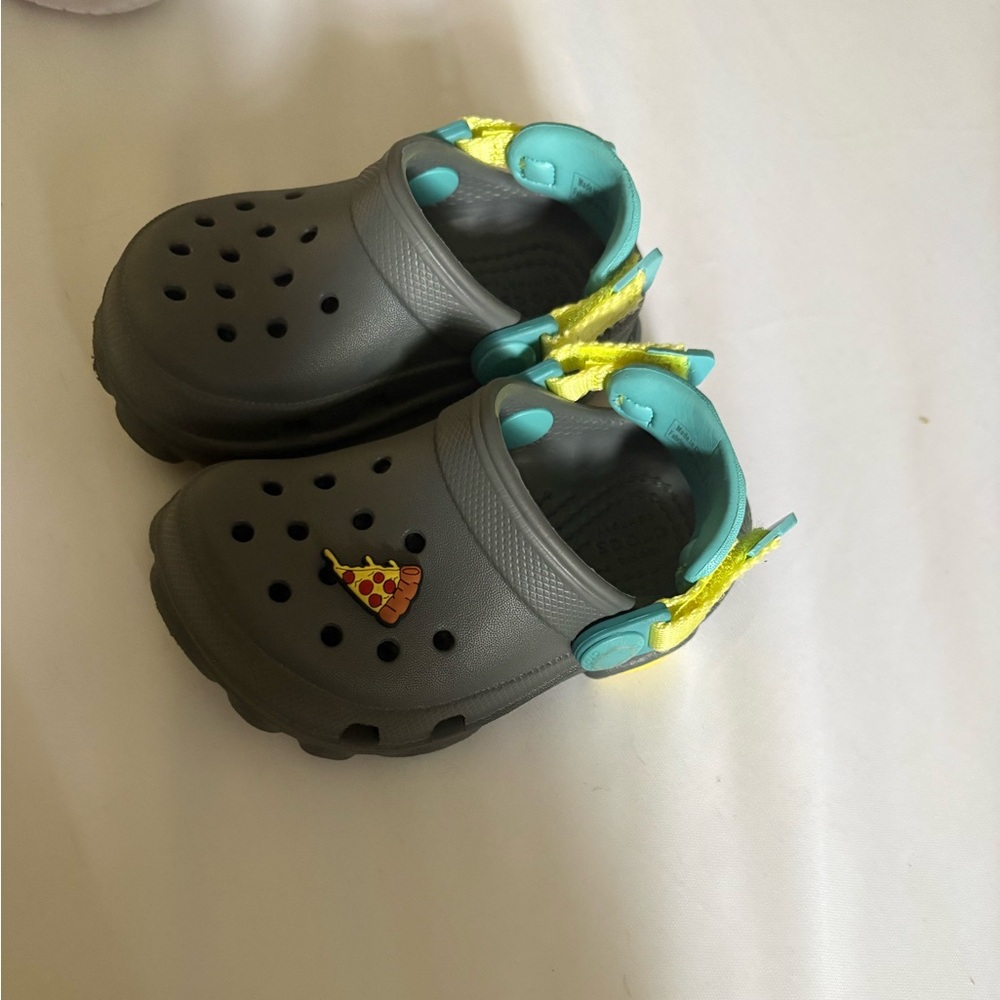 Toddler crocs 5c